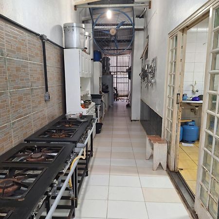 Quarto Triplo Com Banheiro Em Pousada E Restaurante Manaus Bagian luar foto